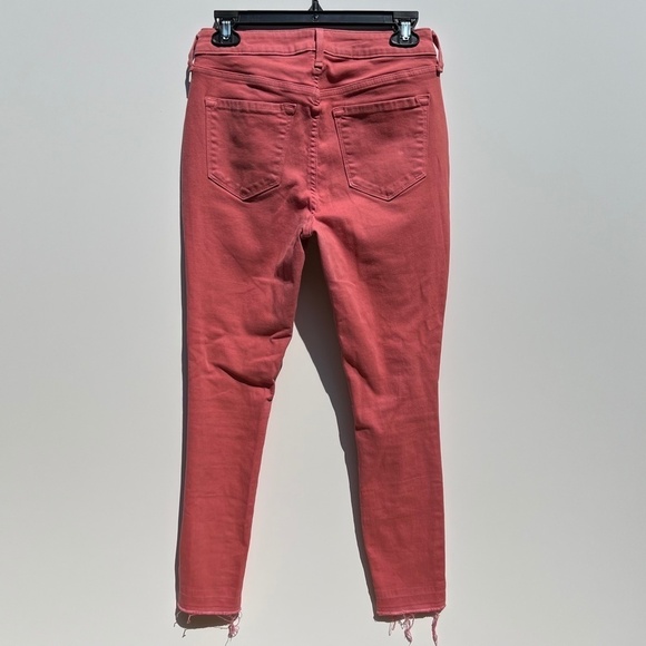Old Navy Women's Rockstar Mid-Rise Distressed Cropped Skinny Jeans - Picture 8 of 12